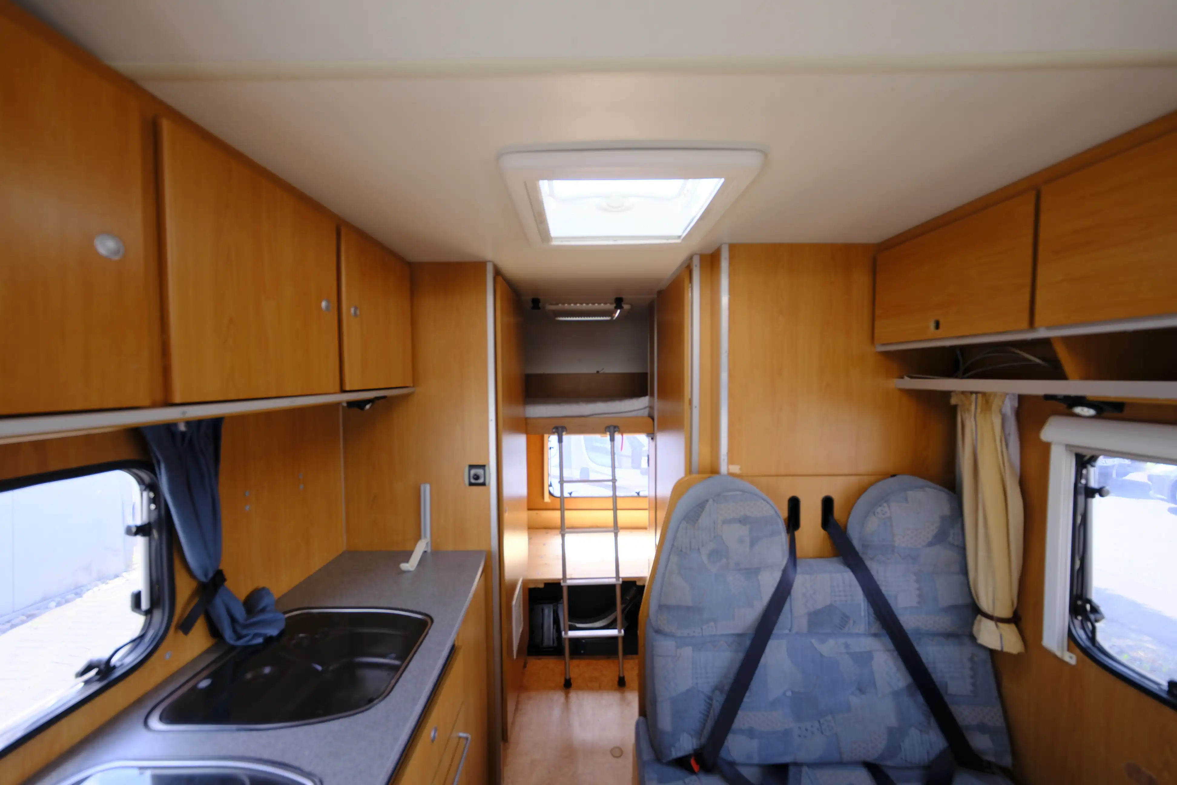 SUNLIGHT A 5889